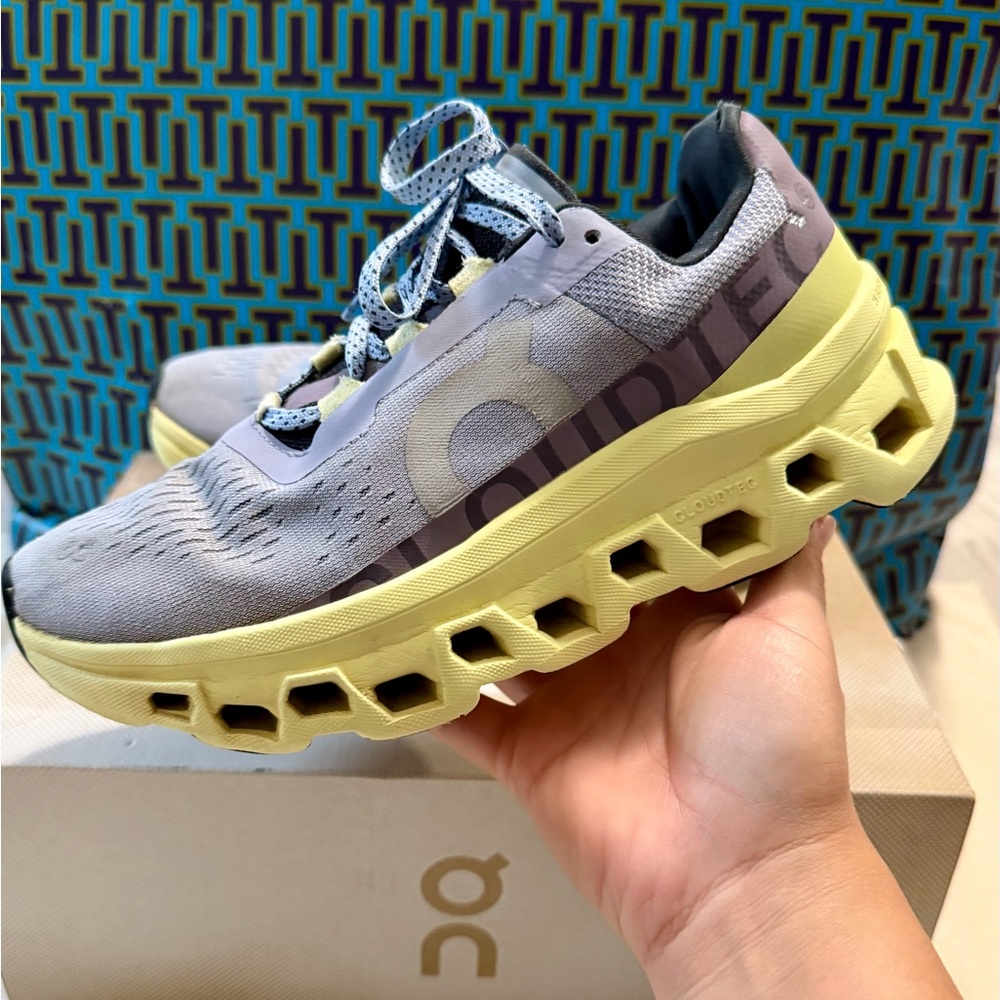 On Cloud - Cloudmonster 
running shoes women size 6